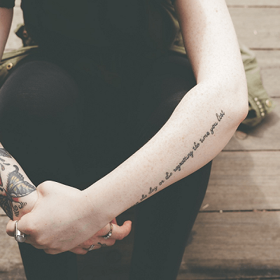 50 idées de phrases originales à se faire tatouer